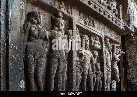 Carving am Eingang der Chaitya an Karla, Maharashtra, Indien Stockfoto