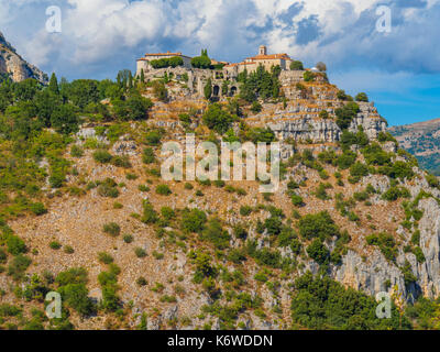 Das befestigte Dorf Gourdon liegt hoch in den Bergen gilt als eines der schönsten Dörfer Frankreichs. Stockfoto