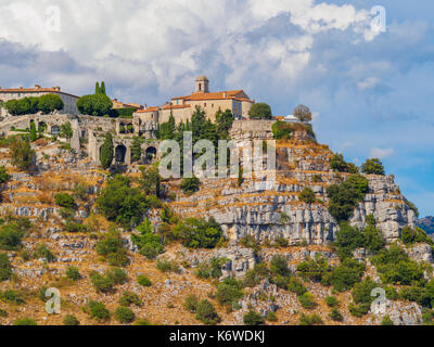 Das befestigte Dorf Gourdon liegt hoch in den Bergen gilt als eines der schönsten Dörfer Frankreichs. Stockfoto