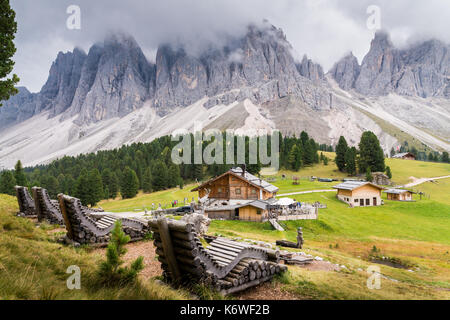 Herbst am Nachmittag über Val di Funes, Santa Maddelena und der geisler-spitzen, Dolomiten, Südtirol, Italien Trentino-südtirol - Stockfoto