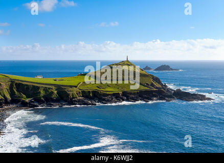 Cape Cornwall, im Hintergrund die Inseln Der Brisons, bei St. Just in Penwith, Cornwall, England, Großbritannien Stockfoto