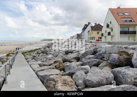 See Defense Wand an der hübschen Küstenort Landrethun-le-Nord in der Region Pas-de-Calais im Norden Frankreichs Stockfoto