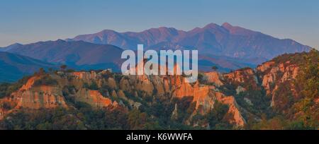 Frankreich, Pyrenees Orientales, Ille sur Tet, Les Orgues, Übersicht über die Site Stockfoto