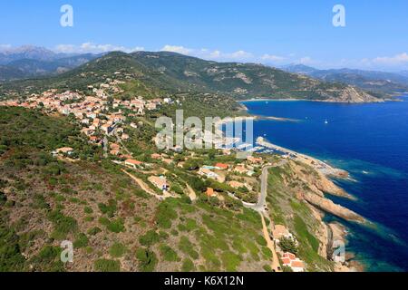 Frankreich, Corse du Sud, Deux Sevi, Cargese (Luftbild) Stockfoto