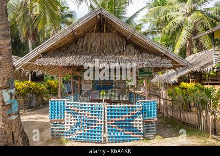 Philippinen, Palawan, Aborlan, Sombrero Island, Community Forum Gebäude Stockfoto