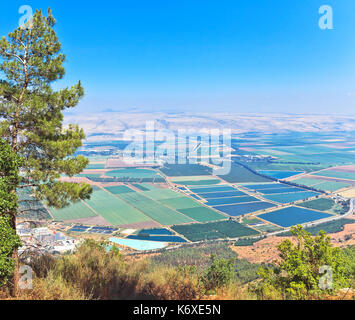 Berglandschaft. Malerischer Blick auf Hula Tal, im Norden Israels. Sommer. Stockfoto