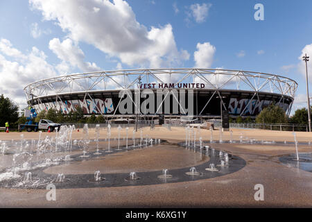 Blick auf das West Ham United Football Club Stadion, Queen Elizabeth Olympic Park, Stratford Stockfoto