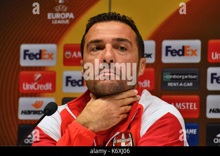 Kiew, Ukraine. 13 Sep, 2017. Skenderbeu Korca Torwart Orges Shehi während einer Pressekonferenz vor dem Spiel mit dem FC Dynamo Kiew in der UEFA Europa League an der Olimpiyskiy Stadion in Kiew Quelle: Alexandr Gusew/Pacific Press/Alamy leben Nachrichten Stockfoto