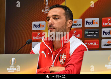 Kiew, Ukraine. 13 Sep, 2017. Skenderbeu Korca Torwart Orges Shehi während einer Pressekonferenz vor dem Spiel mit dem FC Dynamo Kiew in der UEFA Europa League an der Olimpiyskiy Stadion in Kiew Quelle: Alexandr Gusew/Pacific Press/Alamy leben Nachrichten Stockfoto