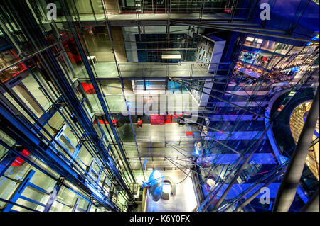 Nächtliche Ansicht der Berliner Sony Center von der Oberseite des Elevators Trompete Stockfoto