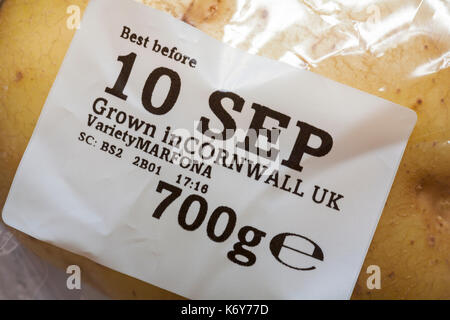 Details zum Sack Kartoffeln in Cornwall, UK Vielzahl Marfona 700g Mindesthaltbarkeitsdatum gewachsen Stockfoto