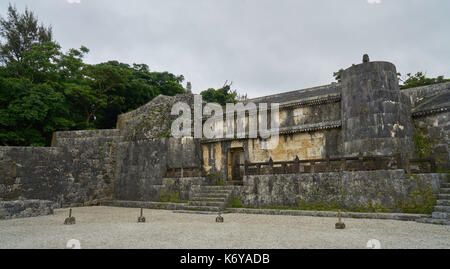 Tamaudun Mausoleum in Okinawa, Japan. Das Königliche Mausoleum, eingeschrieben in das Verzeichnis des Weltkulturerbes Stockfoto