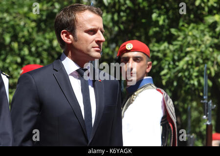 Athen, Griechenland - 7 September, 2017: Der französische Präsident Emmanuel Längestrich mit seiner Frau Brigitte während der Begrüßungszeremonie im Präsidentenpalast in Stockfoto