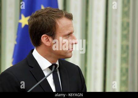 Athen, Griechenland - 7 September, 2017: Der französische Präsident Emmanuel Längestrich mit seiner Frau Brigitte während der Begrüßungszeremonie im Präsidentenpalast in Stockfoto