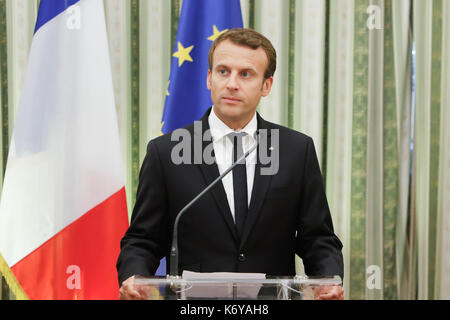 Athen, Griechenland - 7 September, 2017: Der französische Präsident Emmanuel Längestrich mit seiner Frau Brigitte während der Begrüßungszeremonie im Präsidentenpalast in Stockfoto