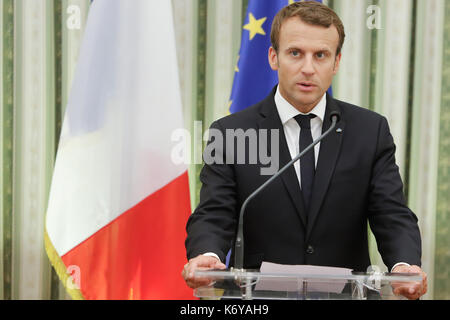 Athen, Griechenland - 7 September, 2017: Der französische Präsident Emmanuel Längestrich mit seiner Frau Brigitte während der Begrüßungszeremonie im Präsidentenpalast in Stockfoto