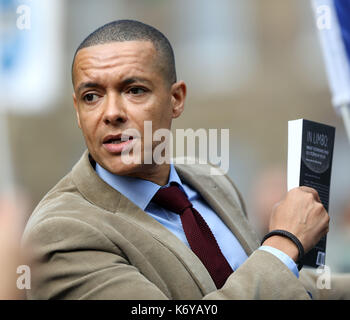 Bild zeigt: Clive Lewis - Arbeitsmarkt eine Rede über seine Opposition zur Brexit außerhalb der Commons heute. Pic von Gavin Rodgers/Pixel 8000 Ltd. Stockfoto