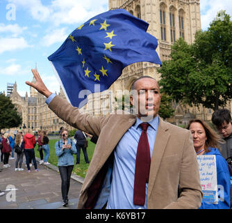 Bild zeigt: Clive Lewis - Arbeitsmarkt eine Rede über seine Opposition zur Brexit außerhalb der Commons heute. Pic von Gavin Rodgers/Pixel 8000 Ltd. Stockfoto