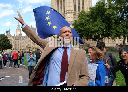 Bild zeigt: Clive Lewis - Arbeitsmarkt eine Rede über seine Opposition zur Brexit außerhalb der Commons heute. Pic von Gavin Rodgers/Pixel 8000 Ltd. Stockfoto