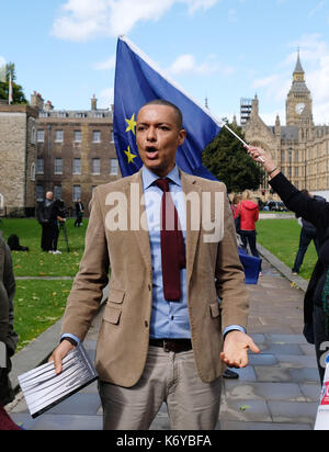 Bild zeigt: Clive Lewis - Arbeitsmarkt eine Rede über seine Opposition zur Brexit außerhalb der Commons heute. Pic von Gavin Rodgers/Pixel 8000 Ltd. Stockfoto