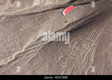 Peru, ICA-region, Palpa Tal, Nazca oder Nasca Linien, geoglyph, geometrische Figur gezeichnet von Nazca und Paracas Zivilisationen, Lipata (Luftbild) Stockfoto