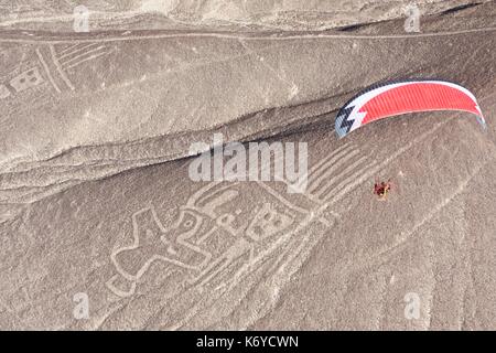 Peru, ICA-region, Palpa Tal, Nazca oder Nasca Linien, geoglyph, geometrische Figur gezeichnet von Nazca und Paracas Zivilisationen, Lipata (Luftbild) Stockfoto