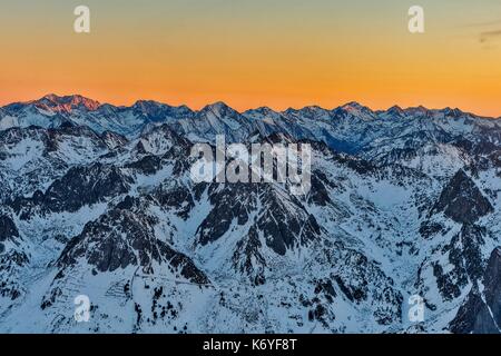 Frankreich, Hautes Pyrenees, an den großen Sehenswürdigkeiten in Midi Pyrenäen aufgeführt, Nationalpark der Pyrenäen, allgemeine Ansicht der Kette der Zentralen Pyrenäen Stockfoto