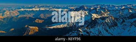 Frankreich, Hautes Pyrenees, an den großen Sehenswürdigkeiten in Midi Pyrenäen aufgeführt, Nationalpark der Pyrenäen, allgemeine Ansicht der Kette der Zentralen Pyrenäen Stockfoto