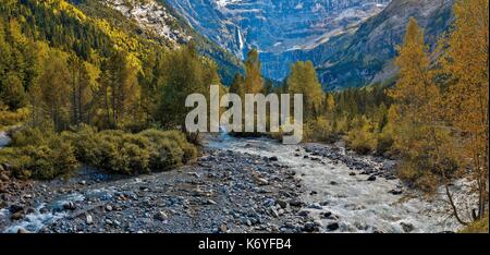 Frankreich, Hautes Pyrenees, an den großen Sehenswürdigkeiten in Midi Pyrenäen aufgeführt, Pyrenäen, National Park, ein UNESCO Weltkulturerbe, Gavarnie, Zirkus und gab von Gavarnie Stockfoto