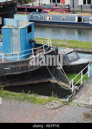 Ellesmere Port Boot Museum, wo narrowboats Neben Museum Ausstellungen gesehen werden kann. Stockfoto