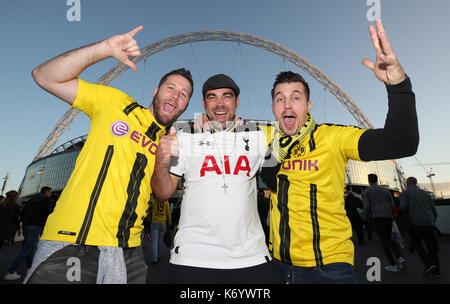 Tottenham Hotspur und Borussia Dortmund Fans vor dem UEFA Champions League, Gruppe H spiel in Wembley, London. Stockfoto