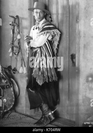 Rudolph VALENTINO (1895-1926) italienisch-amerikanischer Filmschauspieler im Stummfilm die Vier Reiter der Apokalypse von 1921 Stockfoto