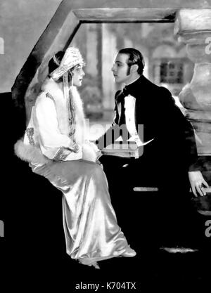 RUDOLPH VALENTINO (1895-1926) Italienisch-amerikanische Filmschauspieler mit Vilma Banky im Jahre 1925 Stummfilm der Adler Stockfoto