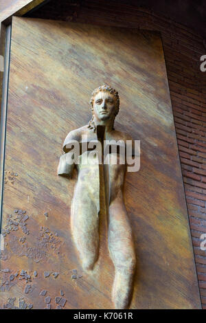 Statue an der Pforte der Basilika St. Maria von den Engeln und den Märtyrern. Die Basilika ist an die christlichen Märtyrer, die bekannten und unbekannten gewidmet. Stockfoto