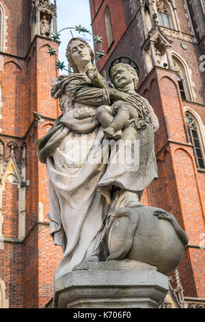 Skulptur der Heiligen Maria und Kind in Ostrow Tumski, Breslau Stockfoto