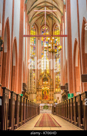 Innere der St. Elisabeth Kirche (Kościół Garnizonowy pw. Św. Elżbiet) im Jahr 2017 in Breslau, Polen Stockfoto