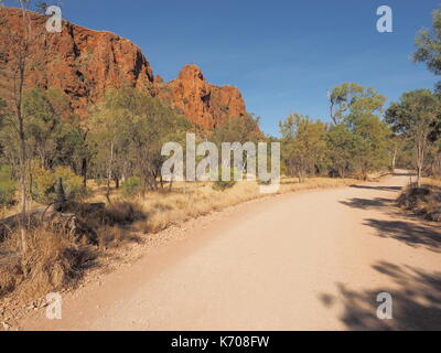 Nicht abgeschottete Zugang Anschluss der Trephina Gorge in der späten Nachmittagssonne, East MacDonnell Ranges in der Nähe von Alice Springs, Northern Territory, Australien 2017 Stockfoto