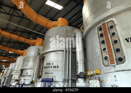 Vakuum pan processing equipment in einer modernen Zuckerfabrik Factory Stockfoto