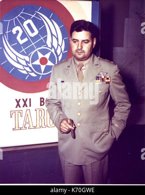 1945 - Maj Gen Curtis E. LeMay, US Army, als Kommandierender General XXI Bomber Command Basis in die Marianen Inseln im Januar 1945 ausgewiesen. Stockfoto