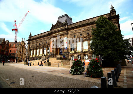 Blick auf das Äußere des Leeds City Museum Stockfoto