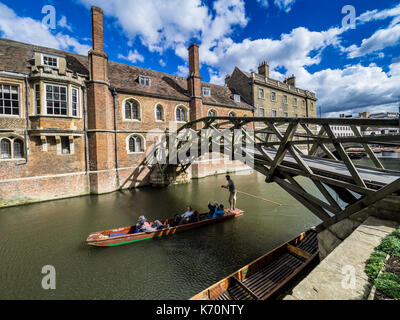 Mathematische Brücke Queens College Cambridge - Die mathematische Brücke über den Fluss Cam in der Queen's College, Teil der Universität Cambridge Stockfoto