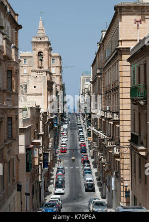 Blick hinunter Old Bakery Street (Triq L-ifran) in Valletta, der Hauptstadt von Malta. Stockfoto