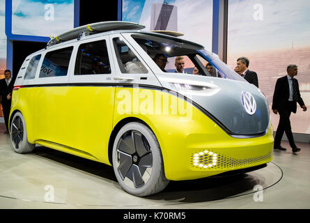 Frankfurt, Deutschland. September 2017. Internationale Automobil-Ausstellung 2017, Pressetag: Volkswagen (VW) ID Buzz Elektro-Wohnmobil. Quelle: Christian Lademann Stockfoto