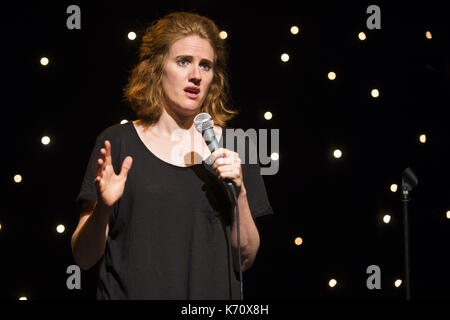 Australische Schauspieler Sarah Kendall führt ihre Show "Siebzehn" beim Edinburgh Fringe Festival mit: Sarah Kendall Wo: Edinburgh, Großbritannien Wann: 13 Aug 2017 Quelle: WENN.com Stockfoto