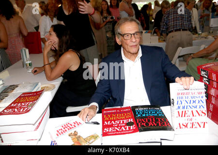 Autoren Nacht 2017 zugunsten des East Hampton Bibliothek, in East Hampton, New York. Mit: Robert Caro Wo: East Hampton, New York, United States Wann: 12 Aug 2017 Quelle: IZZY/WENN.com Stockfoto