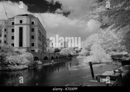 Infrarotbild von Kennet und Avon Kanal in Reading, Berks Stockfoto