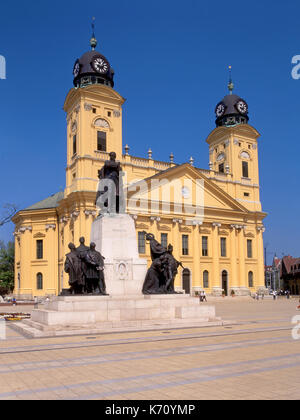 Debrecen, Ungarn. Große reformierte (1821-23) Neo Klassik. (Architekt Michaly Pechy) in Kossuth ter (Quadrat) Stockfoto