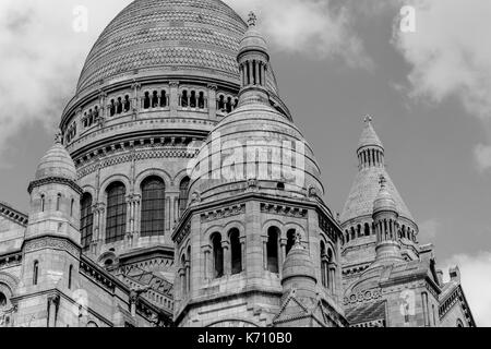 Nahaufnahme der Kuppel des Sacre Coeur in Paris Stockfoto