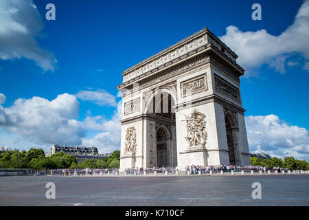 Arc de Triomphe auf der Champs Elysees in Paris Stockfoto