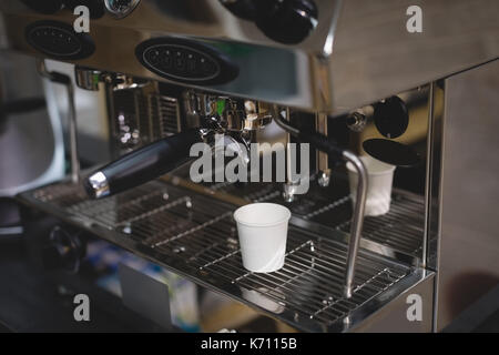 Hohen Winkel in der Nähe der Kaffeemaschine im Cafe Stockfoto